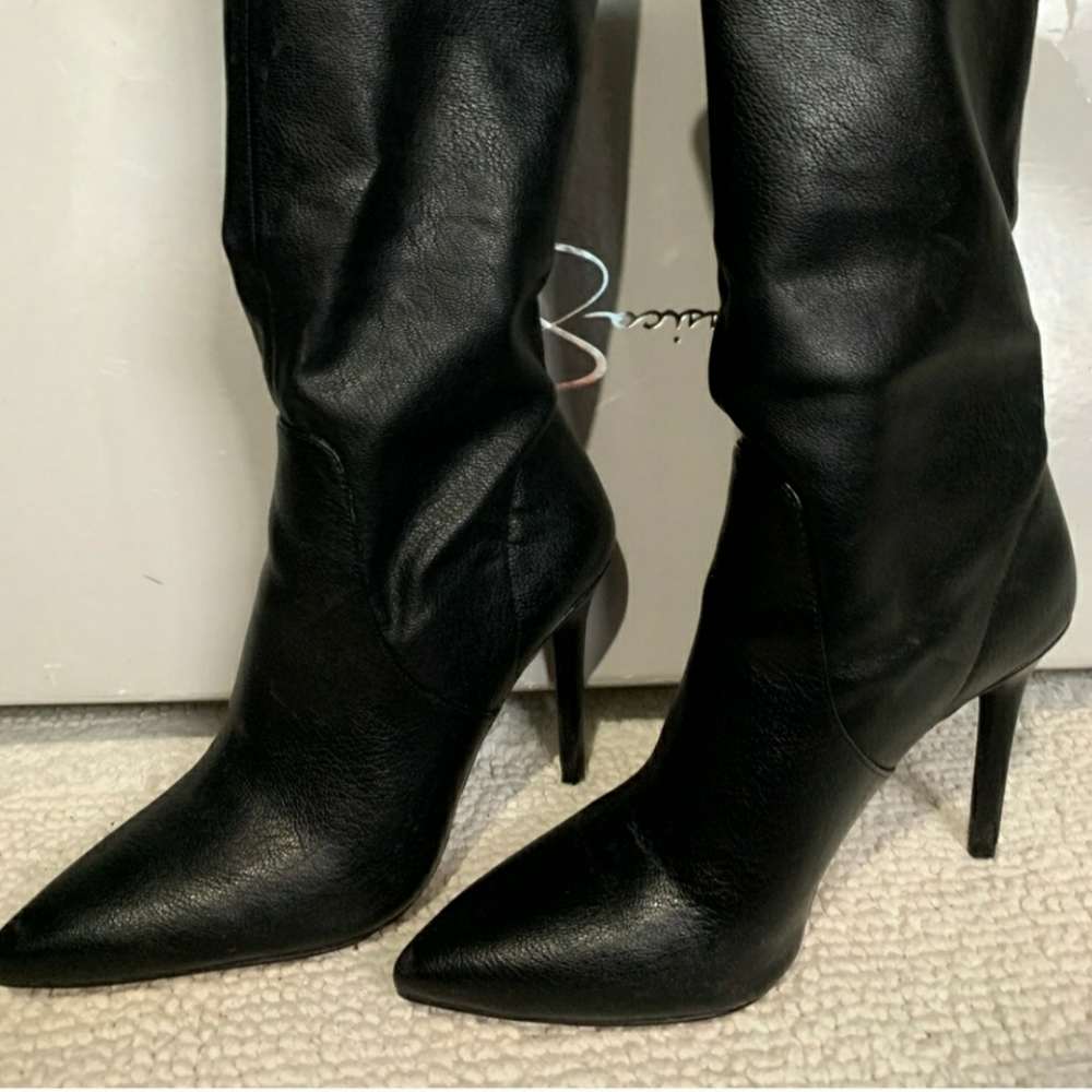 Jessica Simpson boot